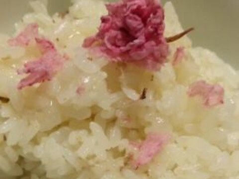 切り餅で桜おこわ